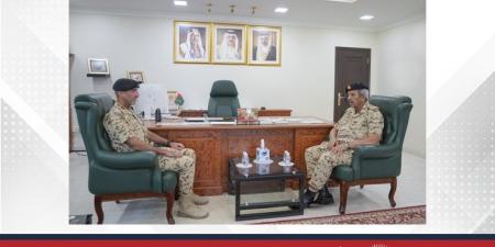 القائد العام لقوة دفاع البحرين يقوم بزيارة تفقدية لإحدى وحدات قوة دفاع البحرين ضمن زياراته الميدانية المستمرة لمختلف الأسلحة والوحدات للاطلاع على جاهزيتها القتالية واستعداداتها العسكرية والإدارية - الكويت الاخباري