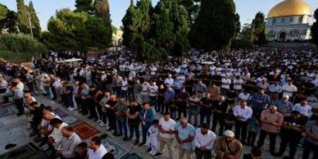 وسط إجراءات الاحتلال المشددة.. 40 ألفا يؤدون صلاة الجمعة فى المسجد الأقصى - الكويت الاخباري