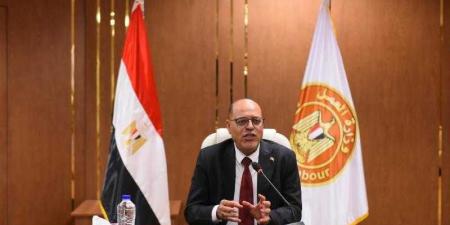وزير العمل يفتتح ندوة توعوية بقانون العمل الجديد - الكويت الاخباري