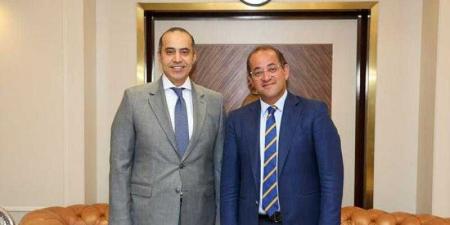 وزير الشئون النيابية والقانونية يلتقي وزير المالية ورئيس جهاز حماية المنافسة ومنع الممارسات الاحتكارية - الكويت الاخباري