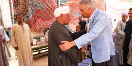 محافظ أسوان يقدم واجب العزاء لأسرة الراحل تقادم أحمد الليثى بإدفو - الكويت الاخباري