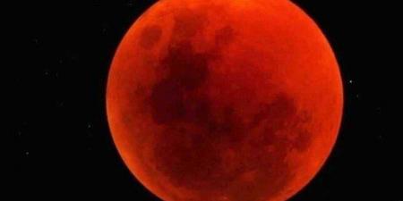 موعد مع «القمر الدموي».. سماء الوطن العربي تتزين باللون الأحمر في 7 سبتمبر - الكويت الاخباري