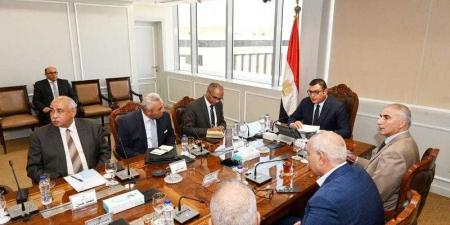 وزير الإسكان يعقد اجتماعًا موسعًا مع رؤساء وممثلي الجهات التابعة للوزارة ويصدر حزمة من التوجيهات لتأمين المنشآت - الكويت الاخباري