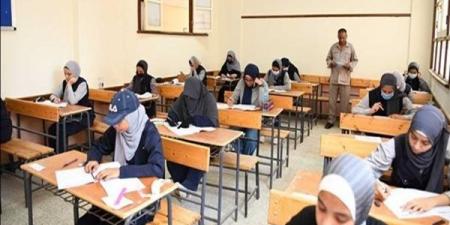 طلاب الثانوية العامة يؤدون اليوم امتحاني الفيزياء والتاريخ #الثانوية_العامة_2025_الدور_الثاني - الكويت الاخباري