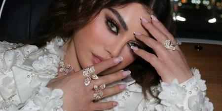 ألفاظ خارجة.. القصة الكاملة لأزمة هيفاء وهبي مع محللة لغة الجسد - الكويت الاخباري