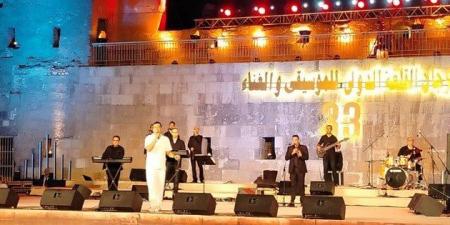 «سحراني».. إيهاب توفيق يبدأ حفله بـ «مهرجان القلعة» وسط حضور جماهيري كبير - الكويت الاخباري