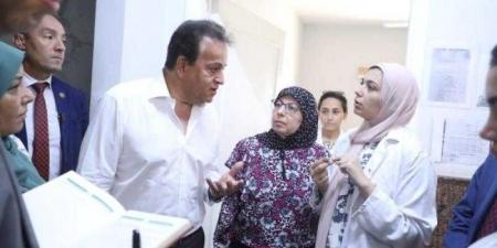 وزير الصحة يتفقد مركز صحة أسرة ”الريحان” بالشروق.. ويستجيب لشكوى ميدانية من المواطنين بزيارة مركز طبي ”70” - الكويت الاخباري