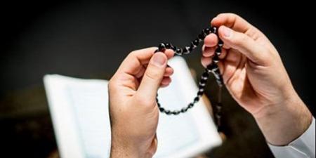 هل التسبيح على اليد أفضل من السبحة؟ .. دار الإفتاء تجيب - الكويت الاخباري