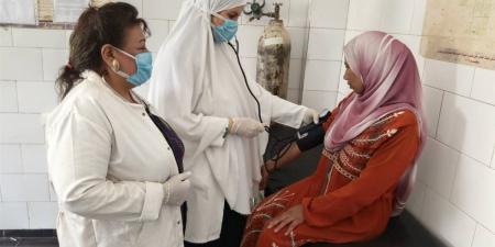 قافلة “حياة كريمة” تقدم خدماتها الطبية المجانية لأكثر من 1200 مواطن بقرية صفط الغربية بمركز المنيا - الكويت الاخباري