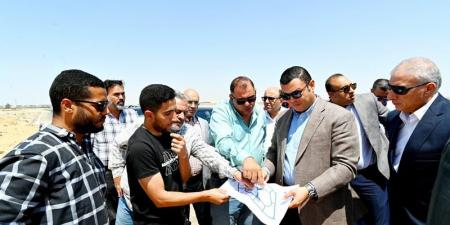 وزير الإسكان يتفقد مشروعات تنفيذ شبكات المرافق بجنيفة فى الشروق - الكويت الاخباري