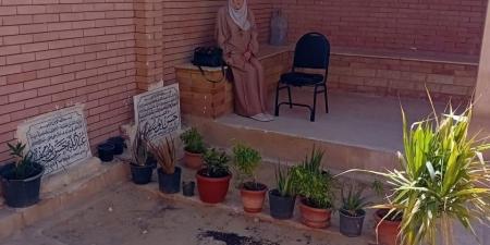 ظهور بعد غياب.. شمس البارودي تزور قبر حسن يوسف وابنها - الكويت الاخباري