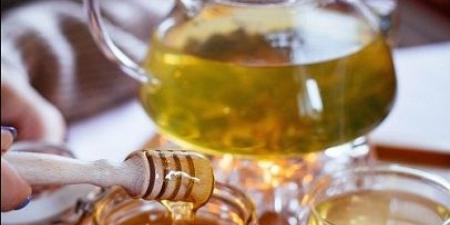الشاي بالعسل بين الوهم الشعبي والتحذيرات الطبية - الكويت الاخباري