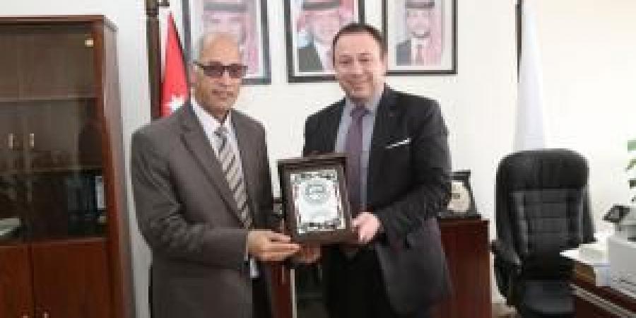 حقوق الزيتونة" تستقبل وفدًا أكاديميًا من جامعة بسكرة الجزائرية" - الكويت الاخباري