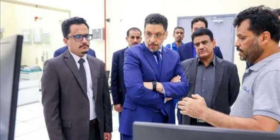 رئيس الوزراء يوجه باتخاذ إجراءات عاجلة لمعالجة أزمة الكهرباء في عدن - الكويت الاخباري