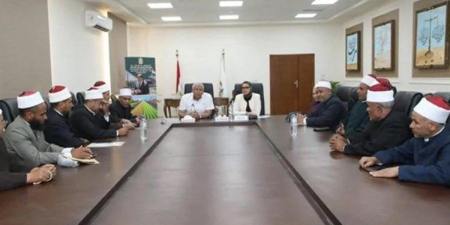 محافظ الوادي الجديد يوجه بتفعيل مبادرة "استبقوا الخيرات" لخدمة المواطنين - الكويت الاخباري