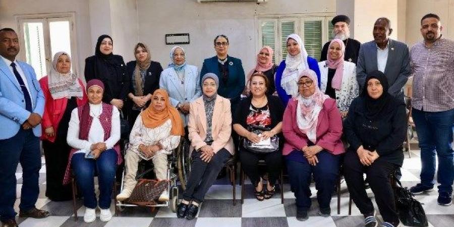 محافظ أسوان يتعهد بتذليل أي عقبات أمام تمكين المرأة بجميع المجالات - الكويت الاخباري