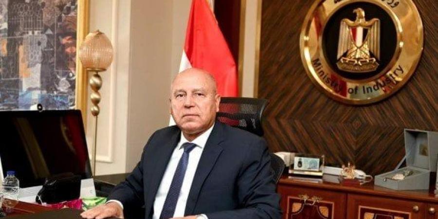 كامل الوزير: «محدش قال لعمال بلبن يرفعوا صورة الرئيس أو العلم» - الكويت الاخباري