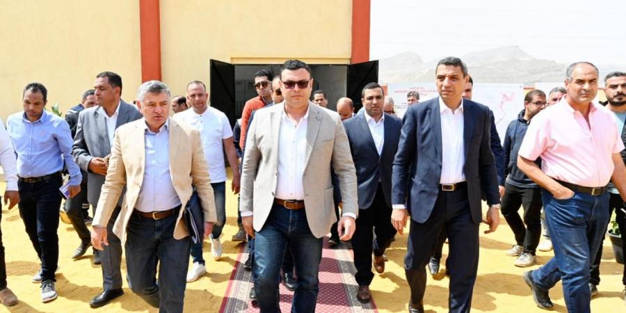 وزير الإسكان يتابع أعمال البنية التحتية في السويس .. 2ور - الكويت الاخباري