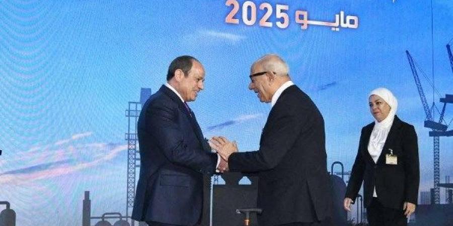 «الجندي»: الأفندي نموذج مشرف للعمل النقابي وتكريمه من الرئيس وسام على صدر الغربية - الكويت الاخباري