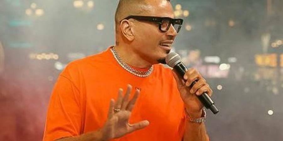 عمرو دياب يتألق في القرية العالمية ويشغل ليل دبي وسط الآلاف من جمهوره - الكويت الاخباري
