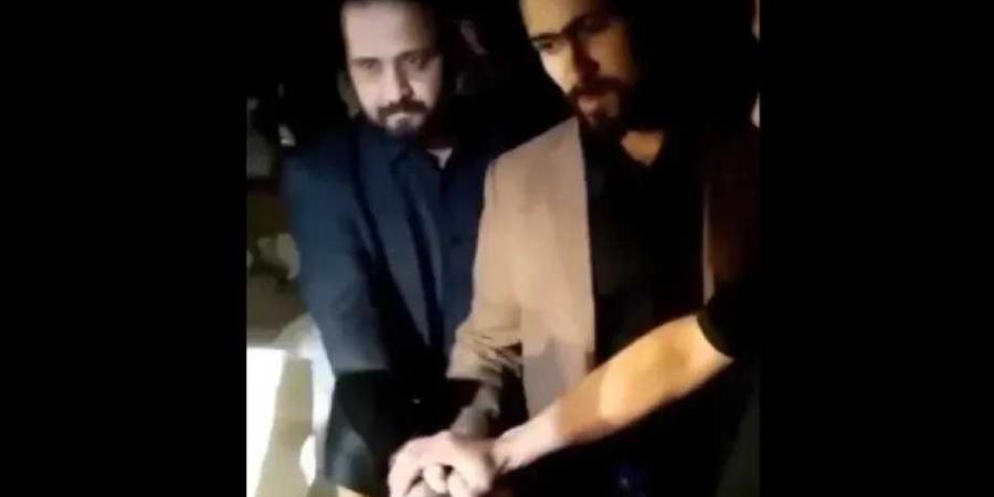شاهد الحوثيون يجبرون أطباء على قسم البراءة بالقرآن في قضية وفاة طفلة - الكويت الاخباري