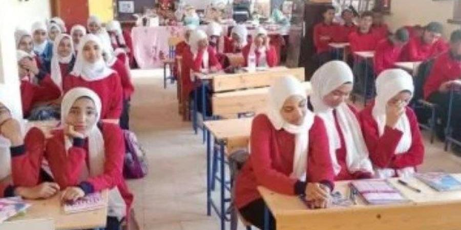تعليم الوادي الجديد يستكمل برنامج المراجعات النهائية لطلاب الإعدادية - الكويت الاخباري