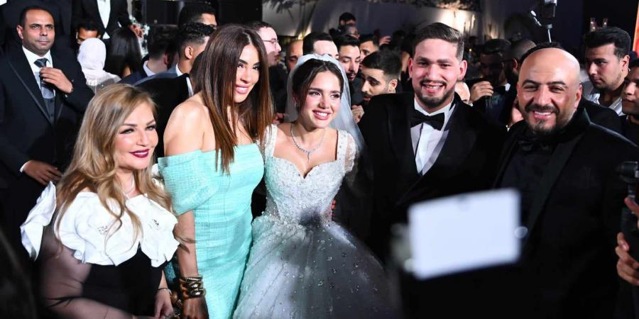 تألقت كالأميرات بفستان للبحيري استغرق 5 شهور ..  نجوم الفن يحتفلون بزفاف رنا رئيس ويسري - الكويت الاخباري