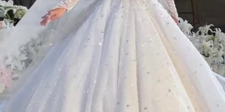 ارتدته مي عز الدين من 20 عاما.. شاهد فستان زفاف رنا رئيس قبل وبعد التعديل - الكويت الاخباري