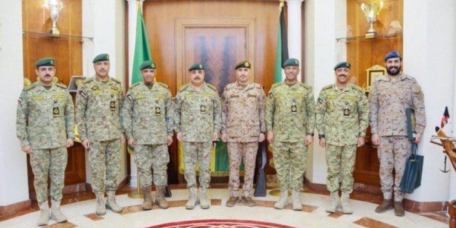 وكيل الحرس الوطني الكويتي يبحث مع الملحق العسكري السعودي سبل تعزيز التعاون وموضوعات مشتركة - الكويت الاخباري