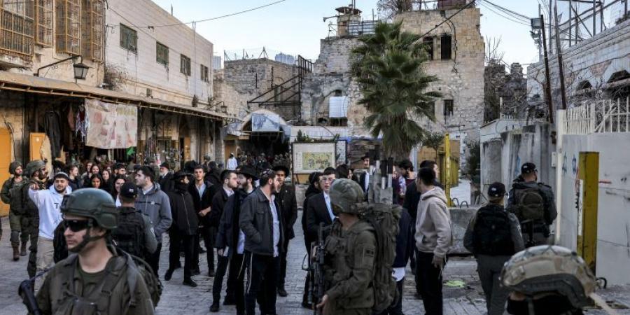 مواجهات واعتقالات برام الله ومستوطنون يقتحمون البلدة القديمة بالخليل - الكويت الاخباري