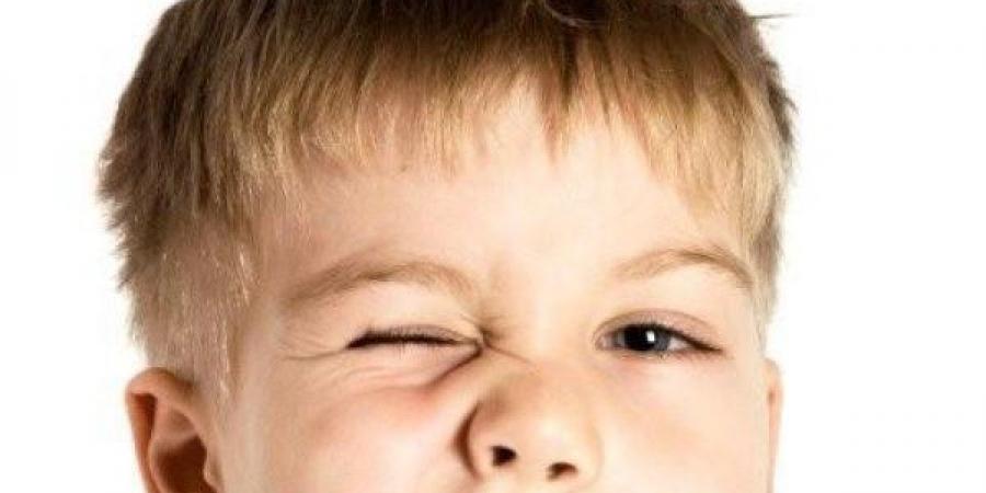 أعراض وعلاج متلازمة توريت عند الأطفال.. أستاذ طب سلوكي يوضح - الكويت الاخباري