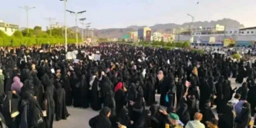 بعد مظاهرات عدن النسائية .. حالة تأهب قصوى في صنعاء لمنع احتجاجات مماثلة - الكويت الاخباري