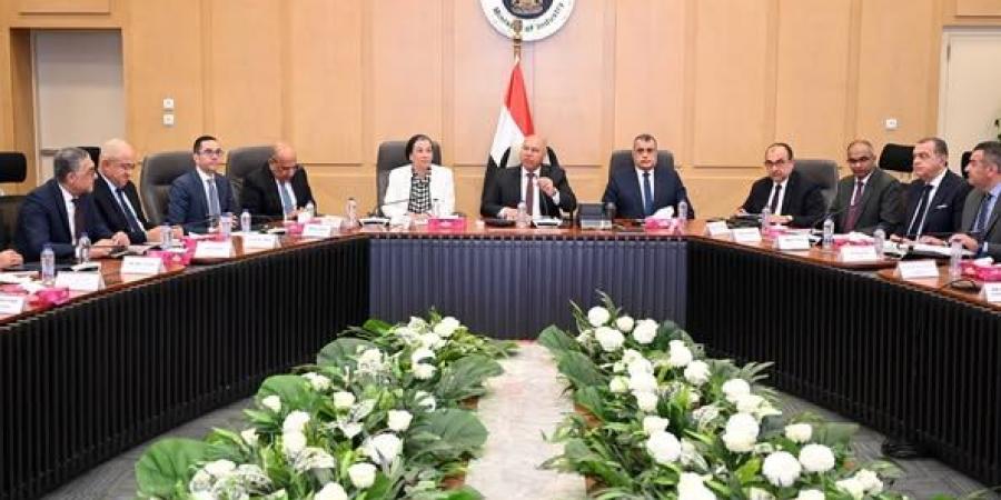 تكليف المجموعة الوزارية للتنمية الصناعية بدراسة أي طلب بإقامة منطقة حرة خاصة - الكويت الاخباري