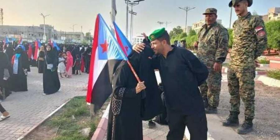 ناشطة يمنية تشيد بموقف رجال الأمن في التعامل مع مظاهرة النساء بعدن - الكويت الاخباري
