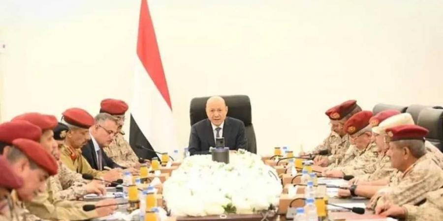 قرارات رئاسية عسكرية للشرعية تخص إب وذمار والبيضاء... و”العولقي” يتولى القيادة - الكويت الاخباري