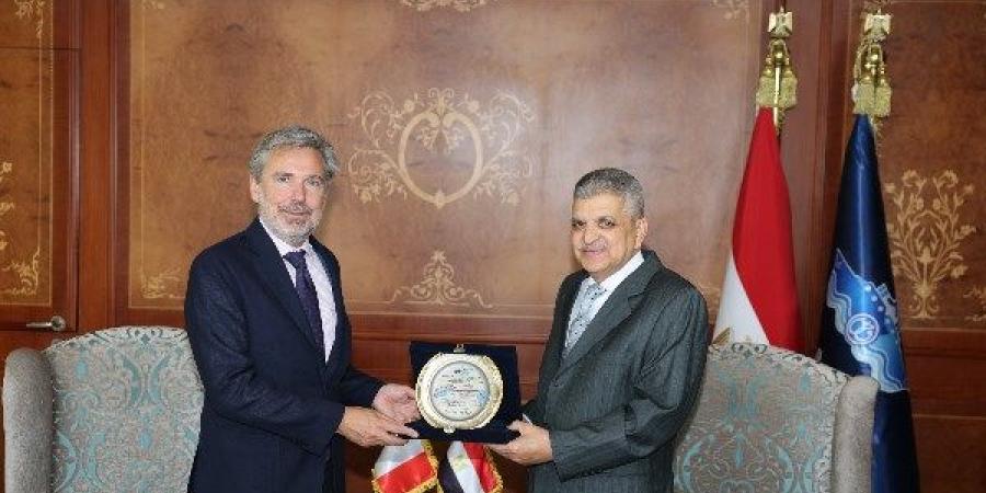 حوافز وتخفيضات بنسبة 15٪ من رسوم عبور بعض سفن الحاويات بقناة السويس - الكويت الاخباري