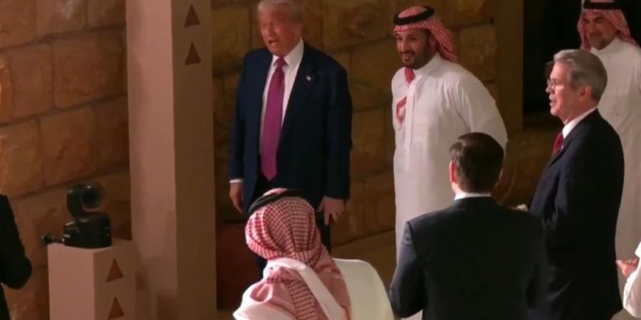 شاهد | ولي العهد يصطحب الرئيس ترامب في جولة بالدرعية - الكويت الاخباري