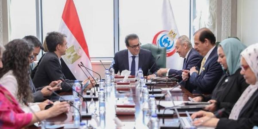 وزير الصحة يبحث مع وفد البنك الدولي تعزيز التعاون بملف التنمية البشرية - الكويت الاخباري