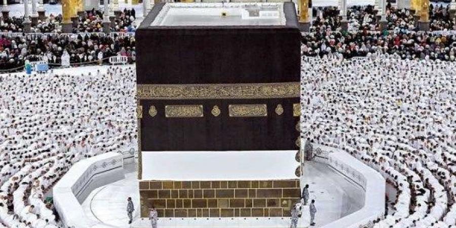 لماذا يطوف المسلمون حول الكعبة بعكس اتجاه عقارب الساعة؟.. اعرف الحكمة - الكويت الاخباري