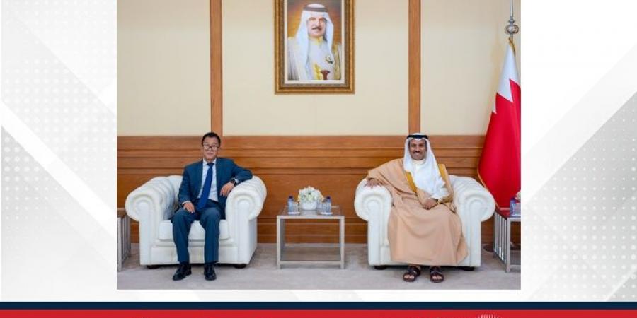 وزير الإعلام يستقبل سفير جمهورية الصين الشعبية لدى مملكة البحرين - الكويت الاخباري