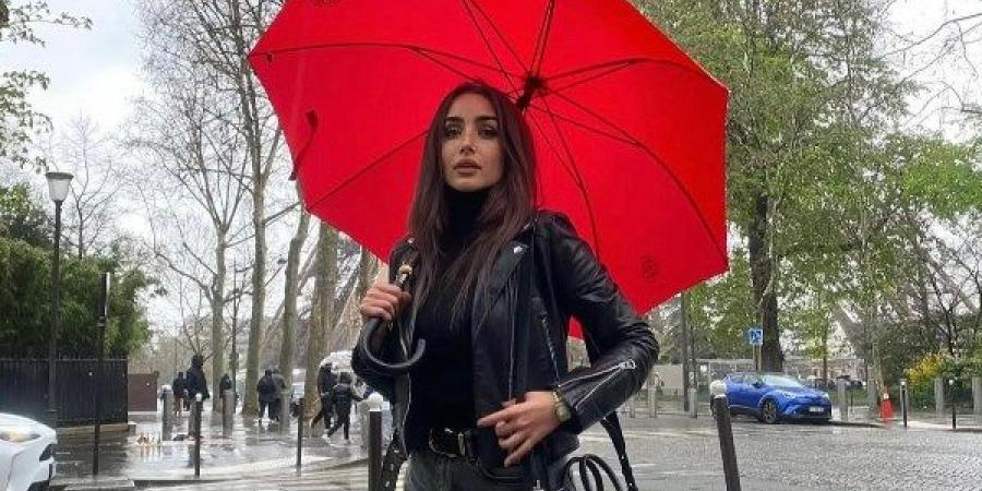 هنا الزاهد تتألق بإطلالة كاجوال أنيقة في باريس - الكويت الاخباري