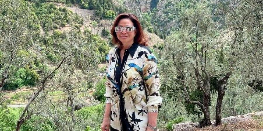 إلهام شاهين تخطف الأنظار في أجواء الطبيعة بـ لبنان - الكويت الاخباري