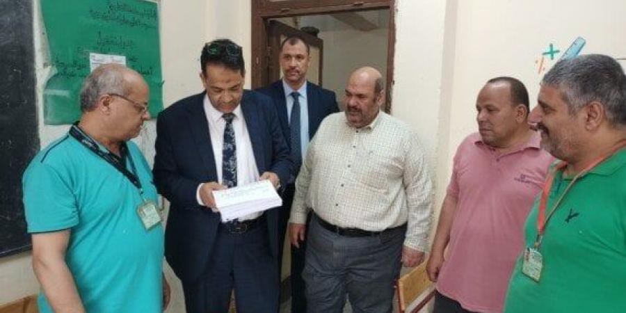 مدير تعليم الغربية يتفقد لجنة النظام والمراقبة لدبلوم المدارس الفنية الزراعية - الكويت الاخباري