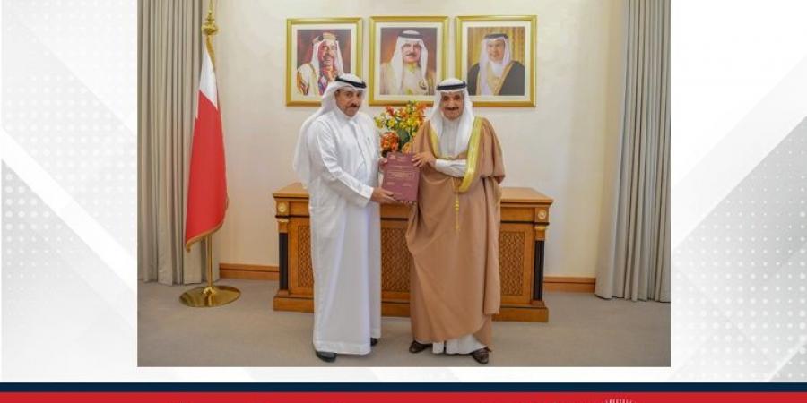نائب رئيس اللجنة العليا للتخطيط العمراني يتسلم رسالة دكتوراه من الباحث محمد الشحي - الكويت الاخباري