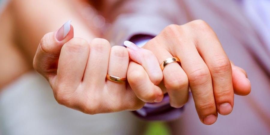 بعد طلاق أحمد السقا وزوجته لماذا تنفصل الأزواج بعد سنوات طويلة؟ - الكويت الاخباري