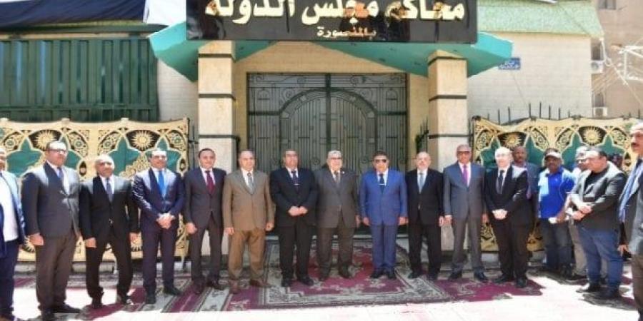 محافظ الدقهلية ورئيس مجلس الدولة يضعان حجر الأساس لمبنى المجلس الجديد - الكويت الاخباري