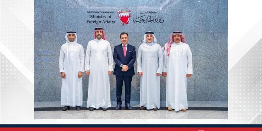 وكيل وزارة الخارجية للشؤون السياسية يستقبل القنصل الفخري لجمهورية جنوب أفريقيا لدى المملكة - الكويت الاخباري