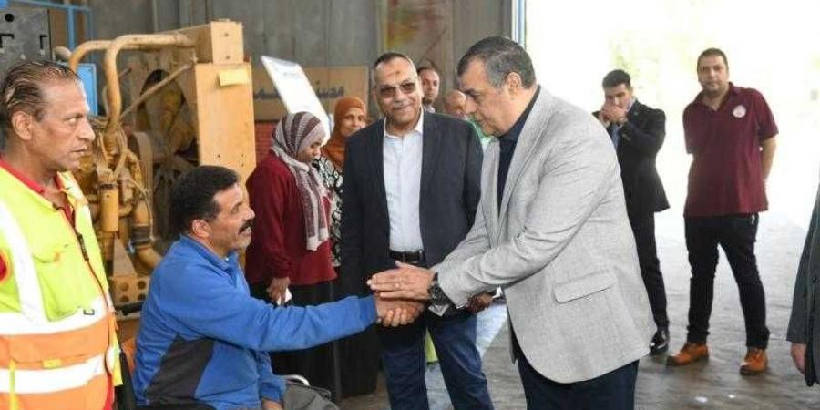 وزير الدولة للإنتاج الحربي يفاجيء شركة حلوان لمحركات الديزل (مصنع 909 الحربي) - الكويت الاخباري
