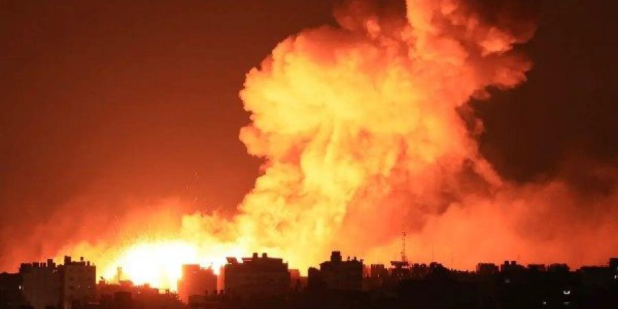 طيران الاحتلال يشن سلسلة غارات على عدة بلدات ومواقع بجنوب لبنان - الكويت الاخباري