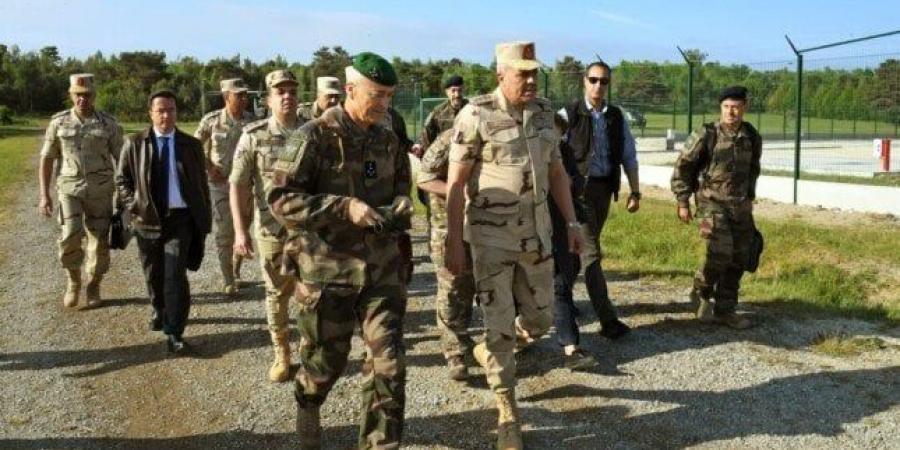 رئيس أركان القوات المسلحة يعود إلى أرض الوطن بعد انتهاء زيارته الرسمية لـ فرنسا - الكويت الاخباري